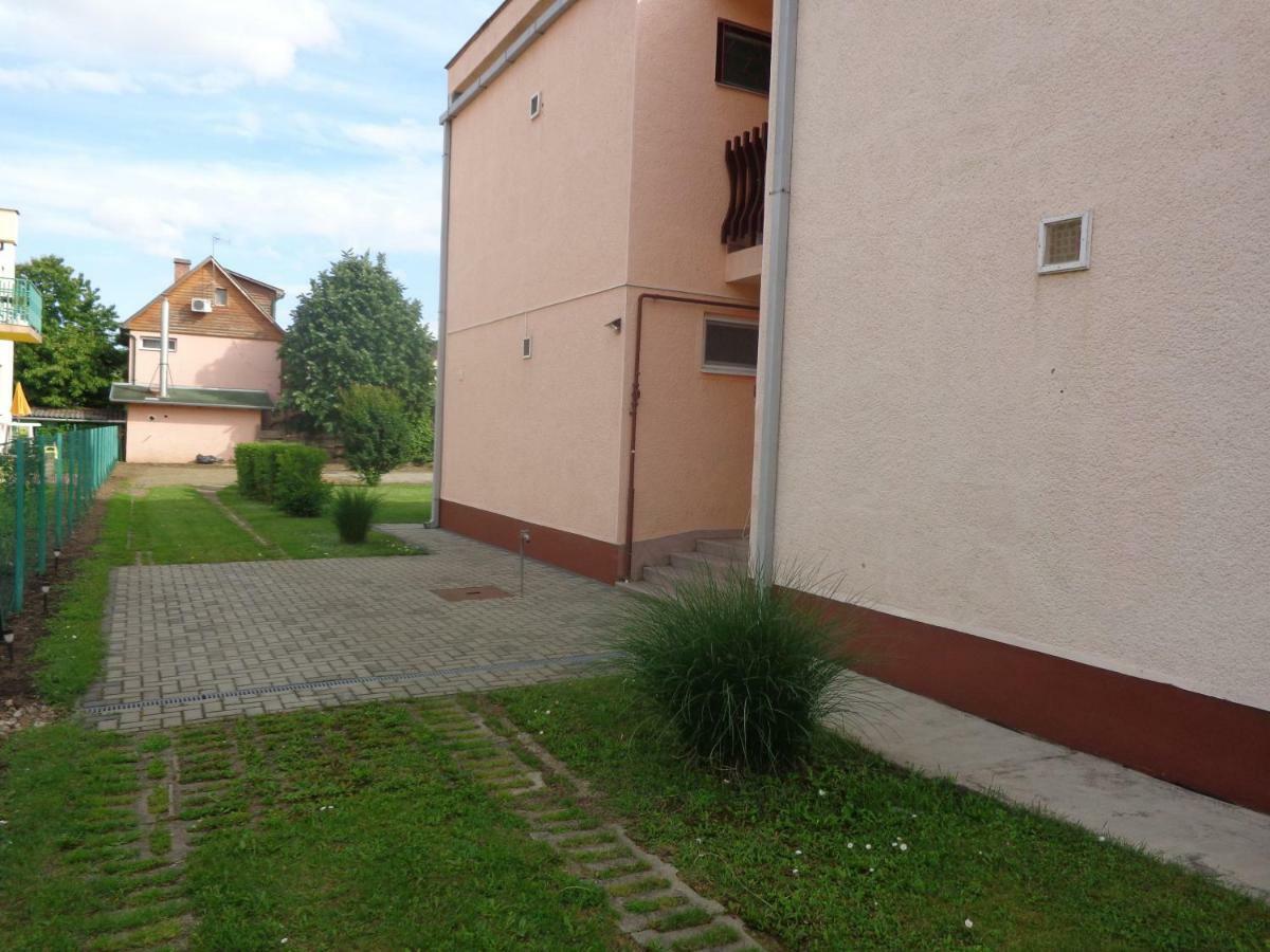 Angela Apartman Hajduszoboszlo Exterior photo